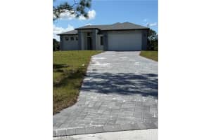 656 Foxchase Dr, Lehigh Acres