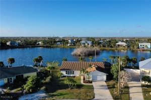 421 Lake Murex Cir, Sanibel