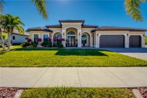 912 Palmetto Pointe Cir, Cape Coral