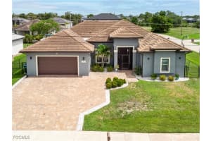 2322 Trafalgar Pkwy, Cape Coral