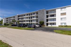 4906 Victoria Dr 313, Cape Coral