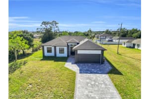 2250 10th Ter, Lehigh Acres