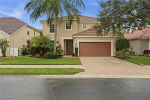 2117 Fairmont Ln, Naples