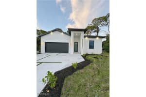 5037 Pinetree Cir, Labelle