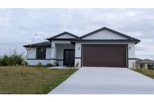 8033 Oakleaf Cir, Labelle