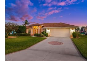 210 Sw 37th Ter, Cape Coral