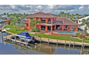 447 Avalon Dr, Cape Coral