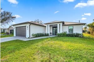 6137 Holt Ct, Fort Myers