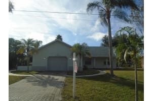 1302 Ne 4th Ter, Cape Coral