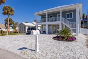 210 Pearl St, Fort Myers Beach