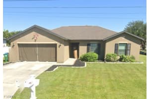 211 Nw 4th Pl, Cape Coral