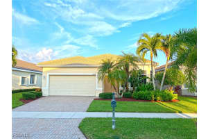 15459 Laguna Hills Dr, Fort Myers
