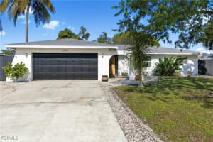 2413 Woodland Cir, Fort Myers