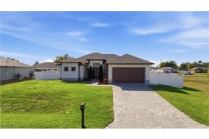 1442 Ne 33rd Ln, Cape Coral
