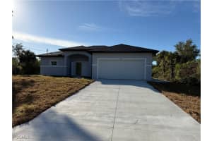 1014 Lakeside Dr, Lehigh Acres