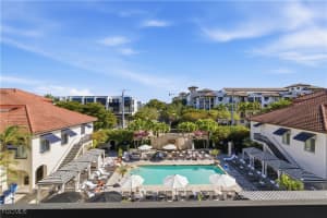 221 9th St S 405, Naples