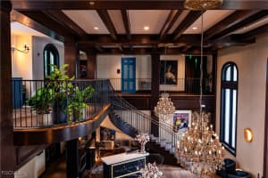 221 9th St S 207, Naples