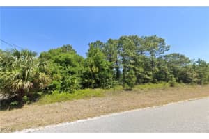 613/615 Meadow Rd, Lehigh Acres