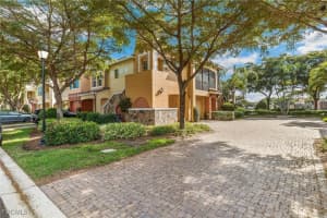 8565 Via Garibaldi Cir 206, Estero