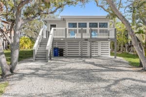 5731 Lauder St, Fort Myers Beach