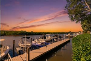 230 Newport Dr 602, Naples