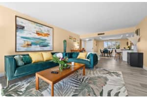 413 Augusta Blvd 302, Naples