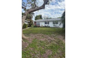 823 Courtington Ln 1, Fort Myers