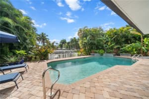 1030 Aqua Ln, Fort Myers