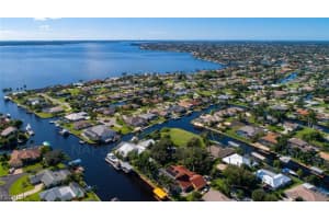 818 Monticello Ct, Cape Coral