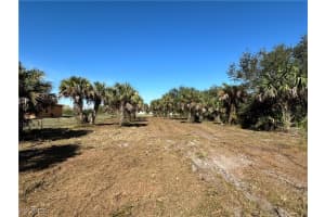 380 39th Ave Nw, Naples