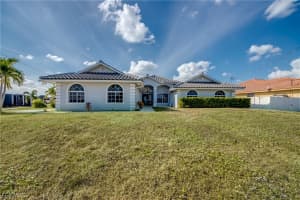 823 Sw 10th St, Cape Coral