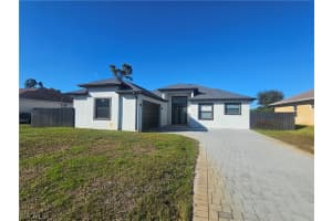 9037 Cypress Dr S, Fort Myers