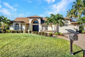 6597 Willow Lake Cir, Fort Myers