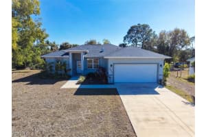 897 Iris Dr, North Fort Myers