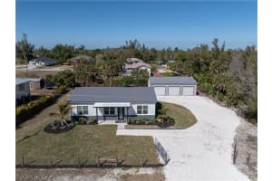 7456 Max Dr, Bokeelia