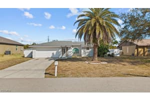 105 Se 44th Ter, Cape Coral