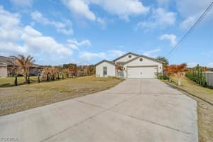 828 Youngreen Dr, Fort Myers