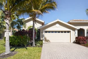 8260 Venetian Pointe Dr, Fort Myers