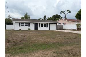 7430 Pine Dr, Fort Myers