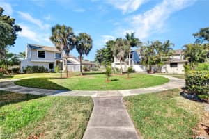 1423 Sw Courtyards Ter 70, Cape Coral