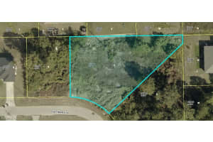 627 Chattman St E, Lehigh Acres