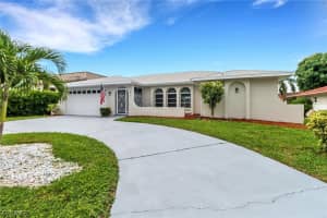 814 Victoria Dr, Cape Coral