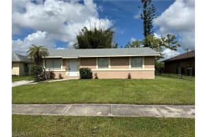 8 Roanoke Dr, Fort Myers 8 Roanoke Dr, Fort Myers