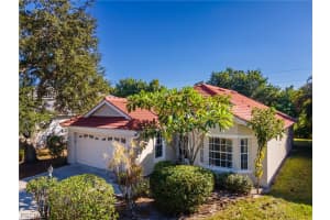 9841 Las Casas Dr, Fort Myers