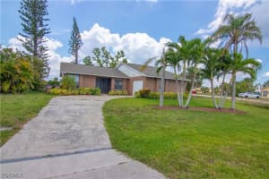 1913 Se 15th Pl, Cape Coral