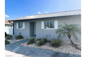 638 Se 13th Ave, Cape Coral