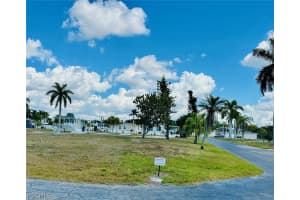 27 Cottonwood Dr, Fort Myers