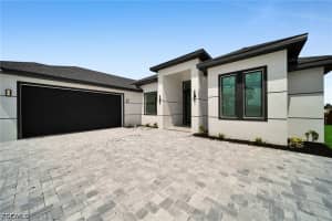 613 Gleason Pkwy, Cape Coral