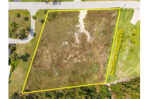 7324 Lake Dr, Fort Myers