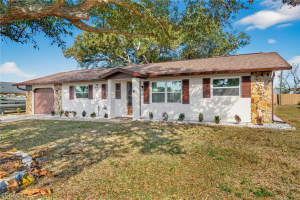 876 Linnaen Ter Nw, Port Charlotte